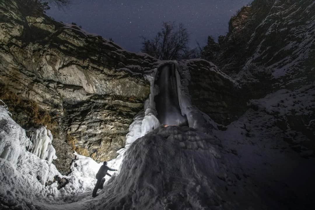 Jaka czołówka w góry? Oto najlepsze modele dla bezpiecznych wędrówek