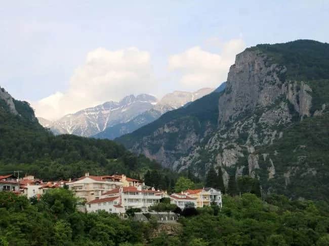 Gdzie znajduje się góra Olimp? Odkryj jej tajemnice i historię